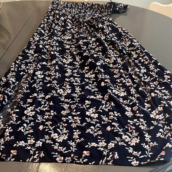 Smocked floral midi dress - Picture 5 of 5